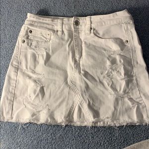 BARELY WORN white distressed denim skirt